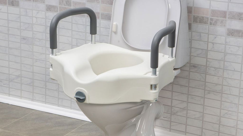 Насадка на унитаз для инвалидов с поручнями