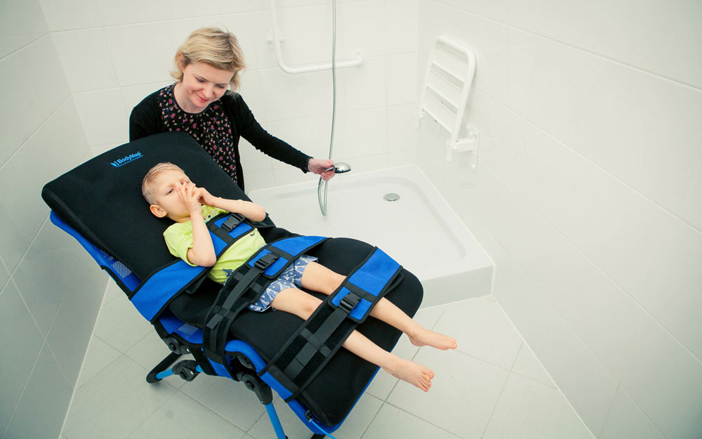 Шезлонги для купания детей с ДЦП