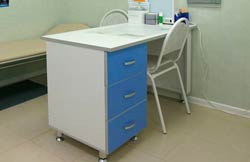 Стол для кабинета врача из ЛДСП с ящиками