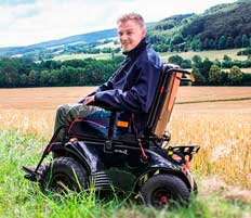 Инвалидная коляска с электрическим приводом