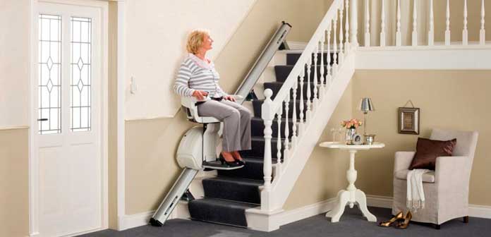 Наклонная подъемная платформа для подъема по лестнице сидя на сиденье