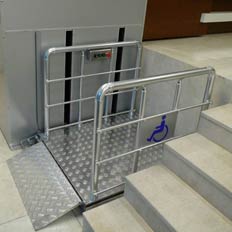 Подъемник по лестнице для инвалидов