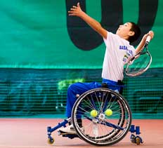 Спортивная инвалидная коляска для большого тенниса
