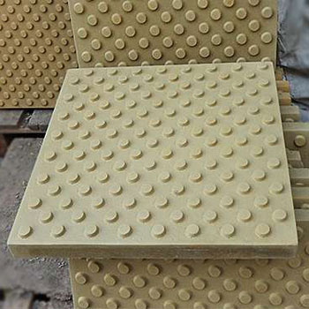 Тактильная плитка с рифами в шахматном порядке, запрет движения