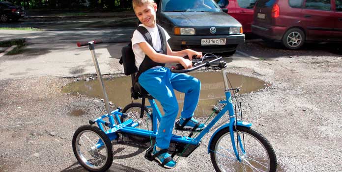 Велосипед для детей с ДЦП: прогулка на улице